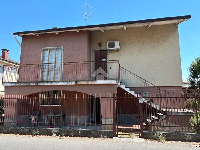 Casa quadrilocale in vendita in Via Papa Giovanni XXIII, Belgioioso