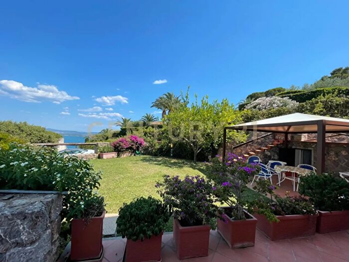 Appartamento quadrilocale in vendita in Via della Cacciarella, Monte Argentario
