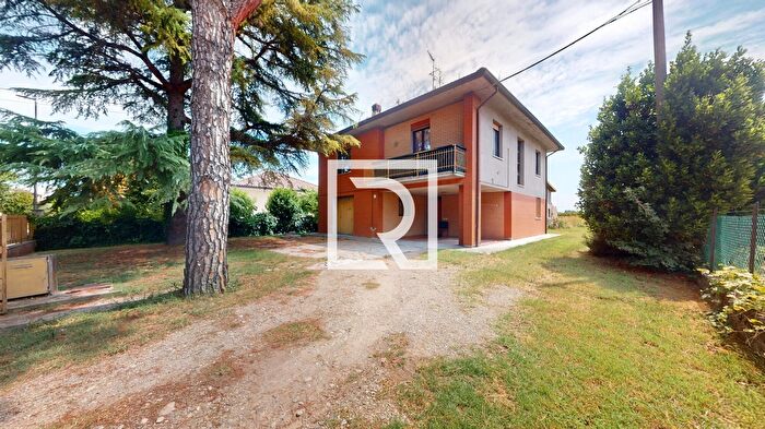 Casa con 8 locali in vendita in Via Mazzacavallo a Forlì, Forli