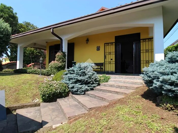 Casa quadrilocale in vendita in Via Sauro, Rescaldina