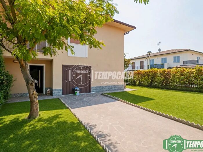 Appartamento con 5 locali in vendita in Cerro Al Lambro