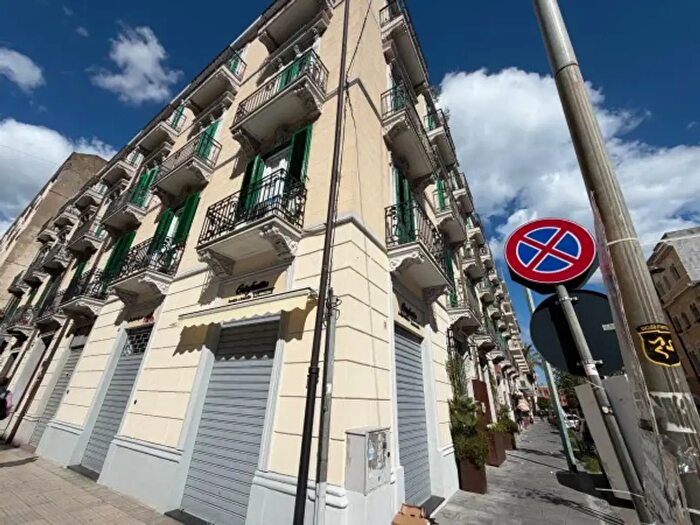 Appartamento con 6 locali in vendita in Via dei Mille, Messina