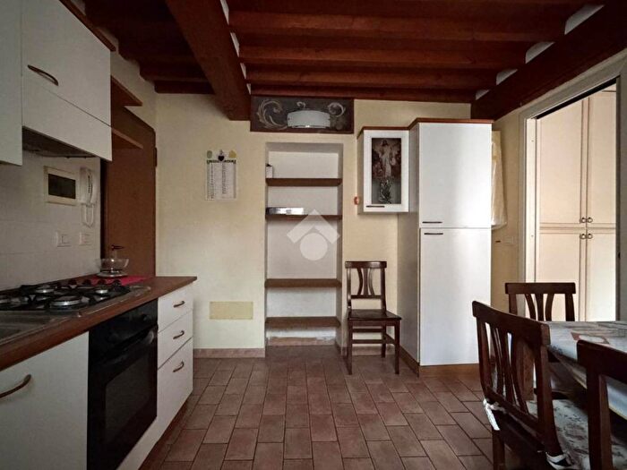 Appartamento bilocale in affitto in Piazza Giacomo Matteotti, Centro, San Polo dEnza