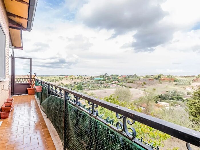 Appartamento trilocale in vendita in Via Baiano, Roma