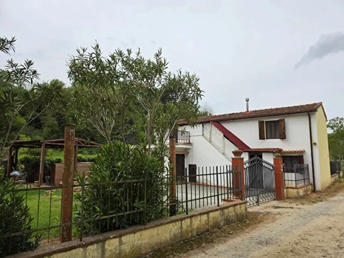 Casa con 6 locali in vendita in Crespina Lorenzana