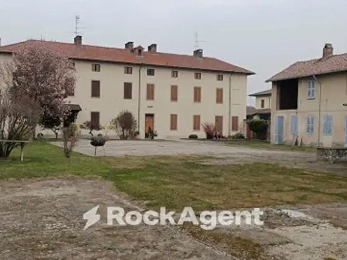 Casa con 6 locali in vendita in Via Manzoni, Frascarolo