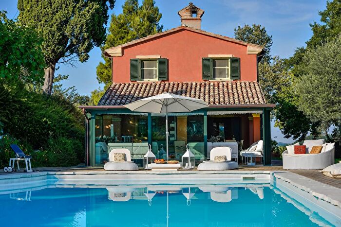 Casa con 10 locali in vendita in Via Ponte Morotto, Pesaro