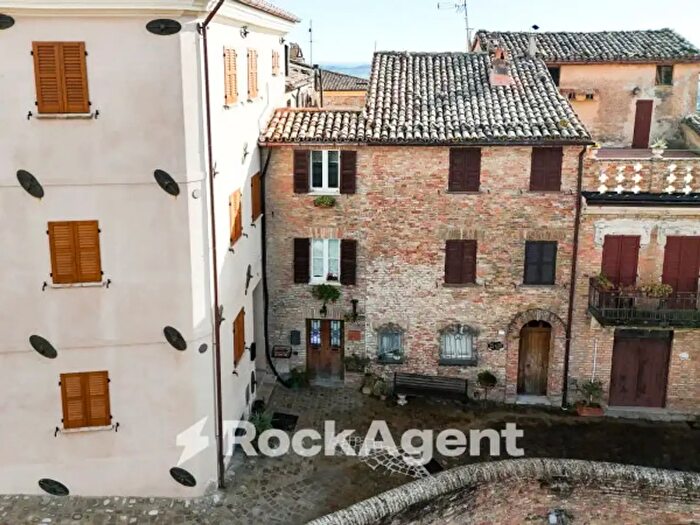 Casa quadrilocale in vendita in Via Donato Bramante, Mondavio