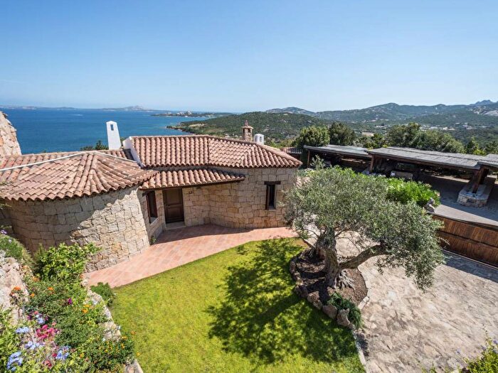 Casa trilocale in affitto in Località Cala dei Ginepri, Baja Sardinia, Arzachena
