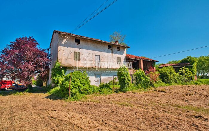 Casa quadrilocale in vendita in Via Roma, Casalvolone
