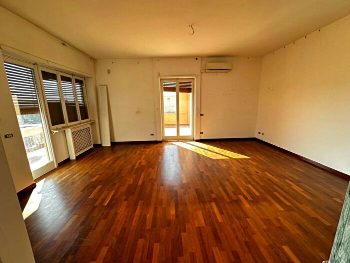 Casa con 6 locali in vendita in Roma