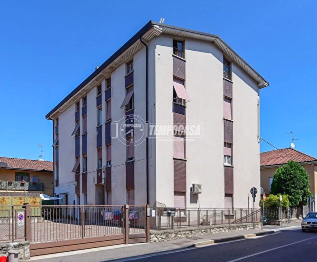 Appartamento bilocale in vendita in Via Francesco Baracca, Cantu