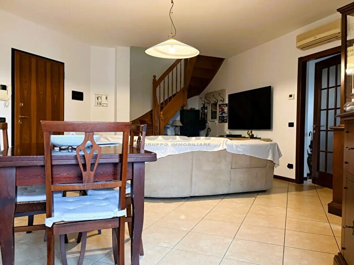 Appartamento con 5 locali in vendita in Piazza Nazioni Unite, Castelfranco Emilia