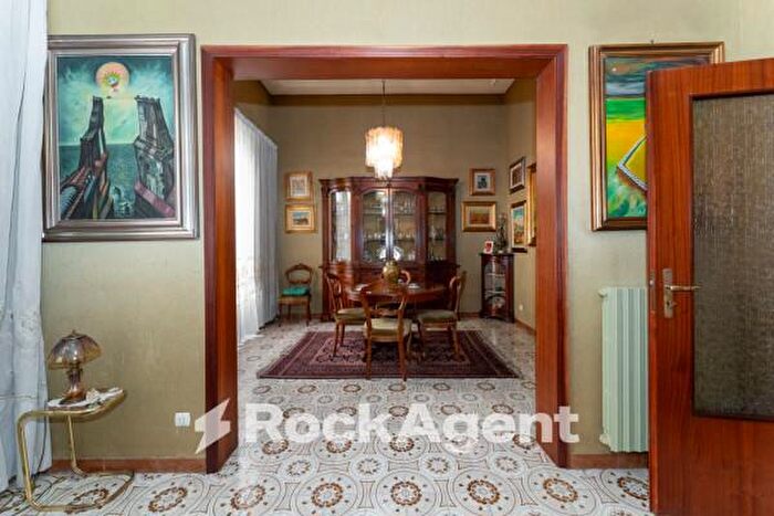 Appartamento con 5 locali in vendita in Via Milano, Catania