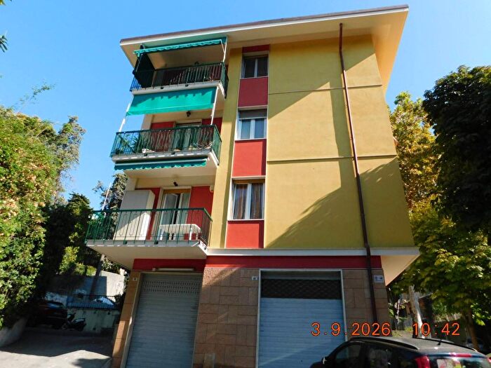 Appartamento quadrilocale in affitto in Viale Ponte dell'Ammiraglio, Quarto, Genova