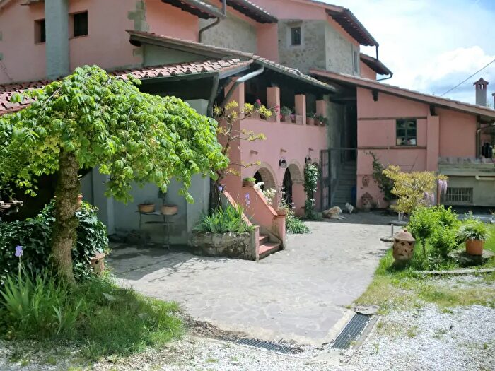 Casa con 12 locali in vendita in Loc Mangona, Barberino Di Mugello