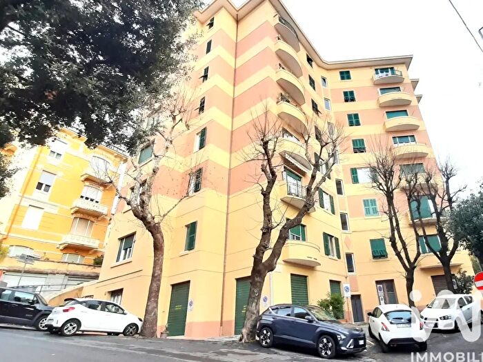 Appartamento trilocale in vendita in Via Ponzone, Savona