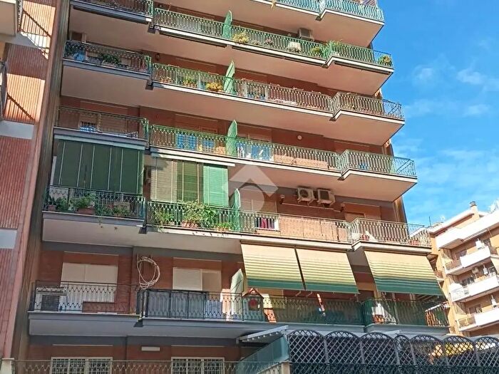 Appartamento monolocale in vendita in Via Romanello da Forlì, Roma