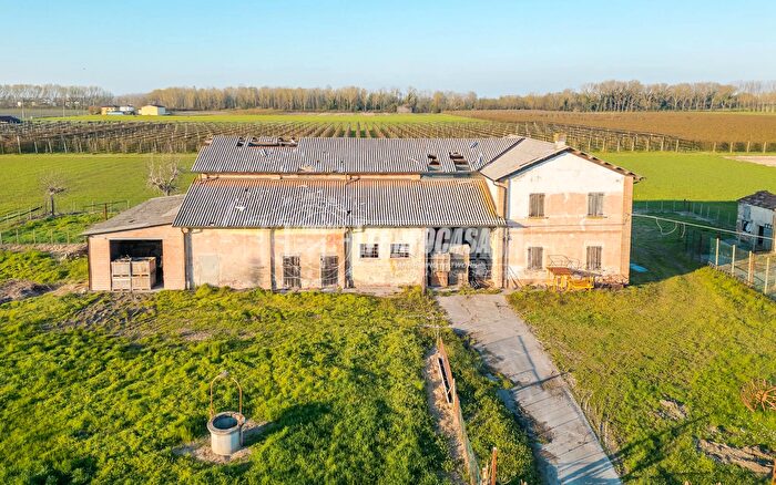 Casa con 8 locali in vendita in Via Valle, Molinella