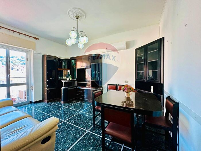 Appartamento trilocale in vendita in Savona