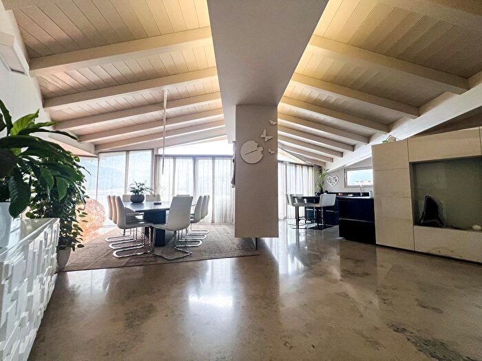 Appartamento con 7 locali in vendita in Via Gocciadoro, Trento