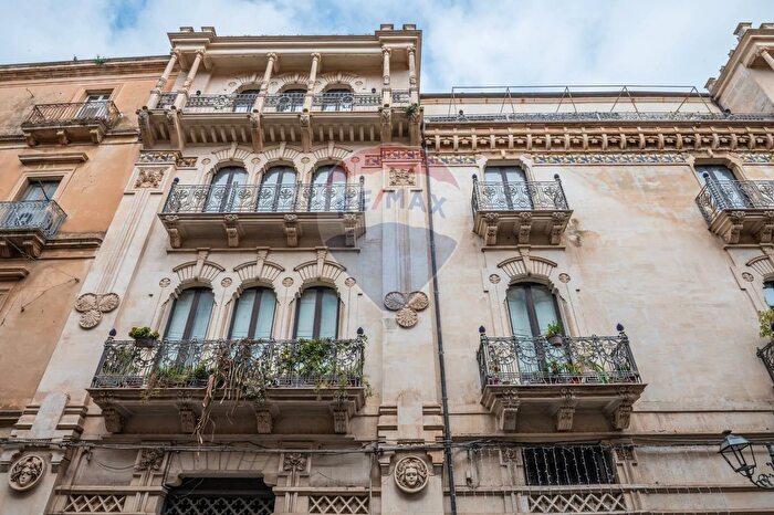 Appartamento con 5 locali in vendita in Corso Vittorio Emanuele, Caltagirone