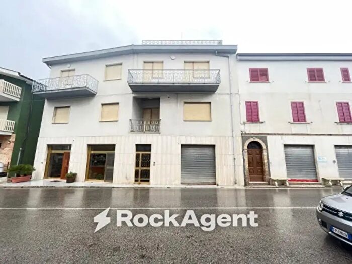 Appartamento quadrilocale in vendita in Viale Piceno Aprutino, Civitella Del Tronto