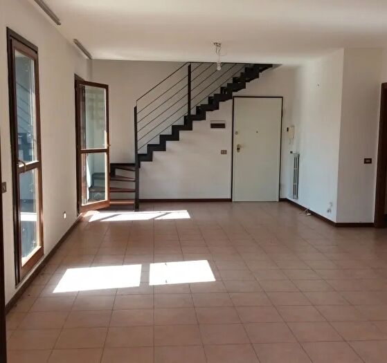 Appartamento trilocale in affitto in Via San Bartolomeo Piacenza, Piacenza