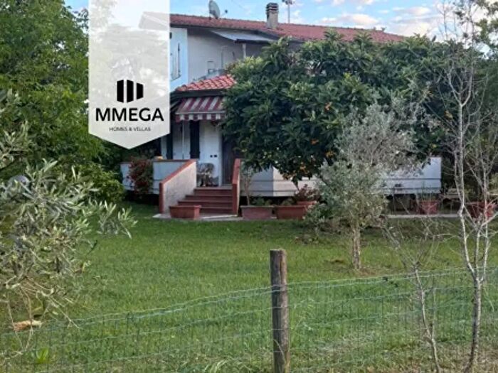Casa con 6 locali in vendita in Via delle Gorine, Massa