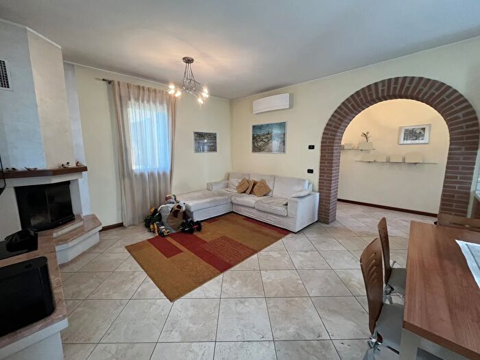 Casa con 5 locali in vendita in Via Matteotti, Poiana Maggiore