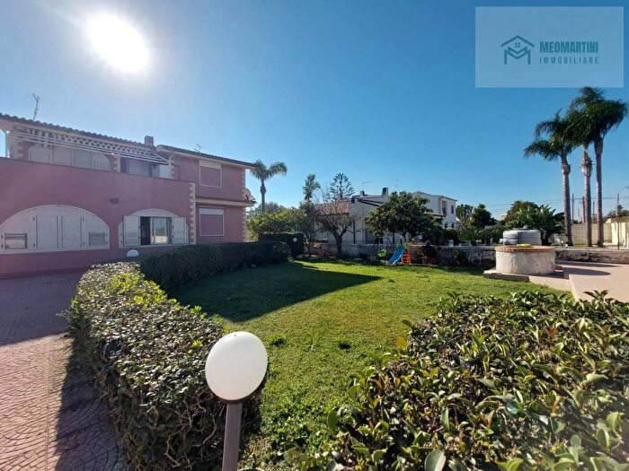 Casa con 6 locali in affitto in Via Alicudi Siracusa Sr, Siracusa