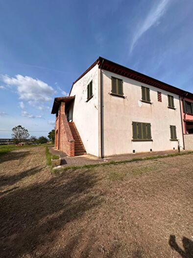 Casa con 7 locali in vendita in Crespina Lorenzana