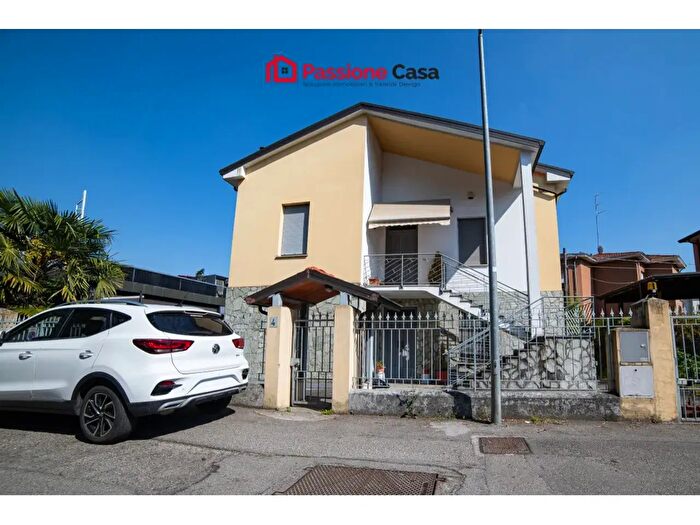 Casa con 6 locali in vendita in Parma