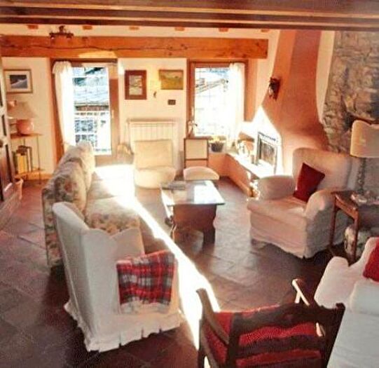 Casa con 6 locali in vendita in Via E Chanoux, La Salle