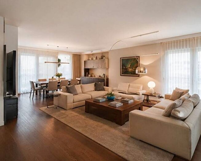 Casa con 6 locali in affitto in Via della Rocca, Torino