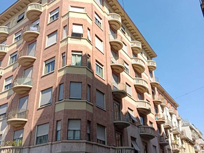 Appartamento trilocale in affitto in Piazza Edmondo De Amicis, San Salvario Dante, Torino