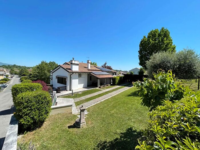 Casa con 9 locali in vendita in Conegliano