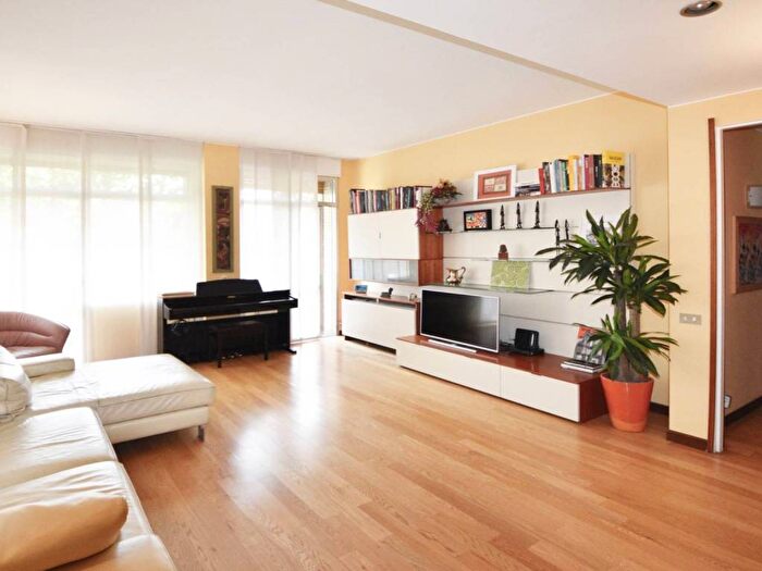 Appartamento trilocale in affitto in Via Francesco Melzi dEril, Paolo Sarpi, Milano