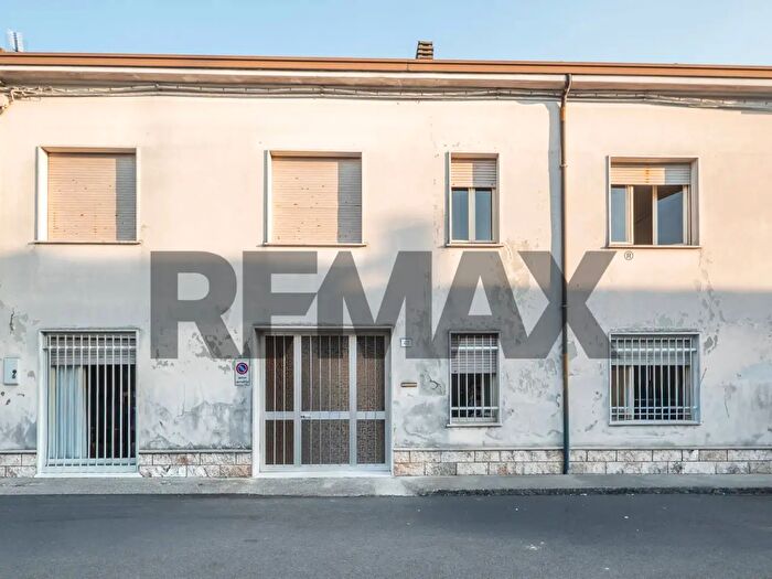 Casa quadrilocale in vendita in Via Dante Alighieri, Bozzolo