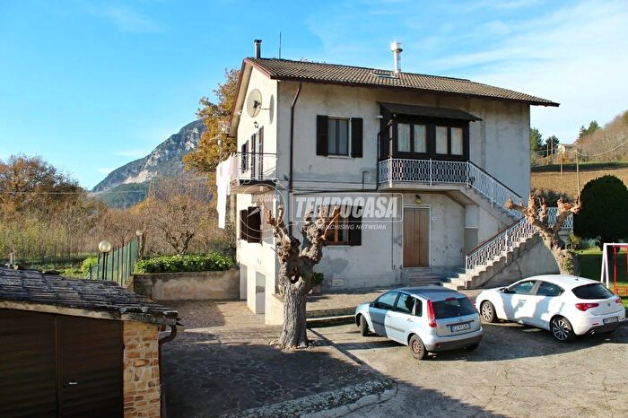 Appartamento quadrilocale in vendita in Contrada Forchiusa, Serra San Quirico
