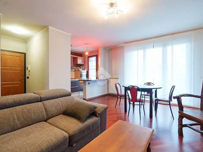 Appartamento trilocale in vendita in Via Fabris, Treviglio