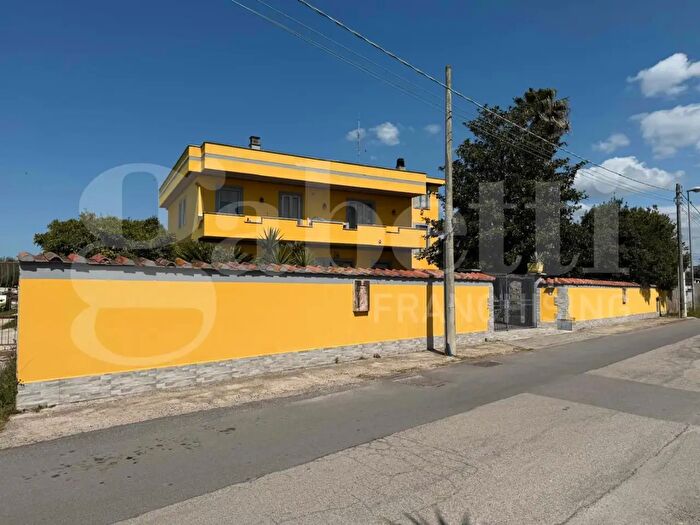 Casa con 11 locali in vendita in Via Granieri, Nettuno
