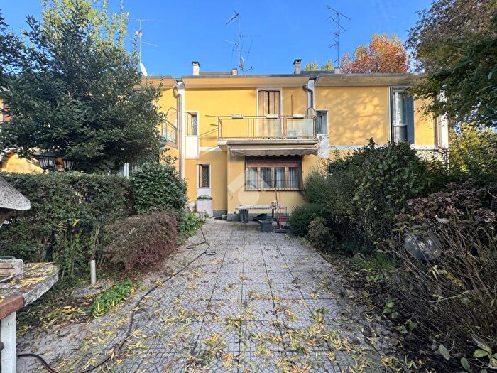 Casa quadrilocale in vendita in Via Villaggio Ina, Cesate