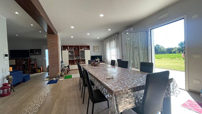 Casa con 6 locali in vendita in Via Dante, Granze