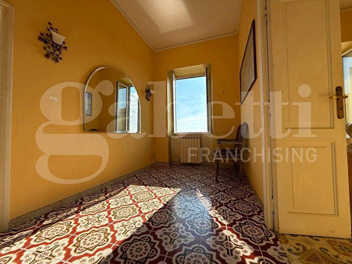 Appartamento trilocale in vendita in Via Olivetani, Formia