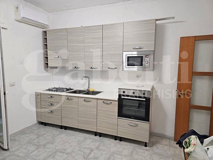 Appartamento bilocale in affitto in Viale degli Asteroidi, Secondigliano, Napoli