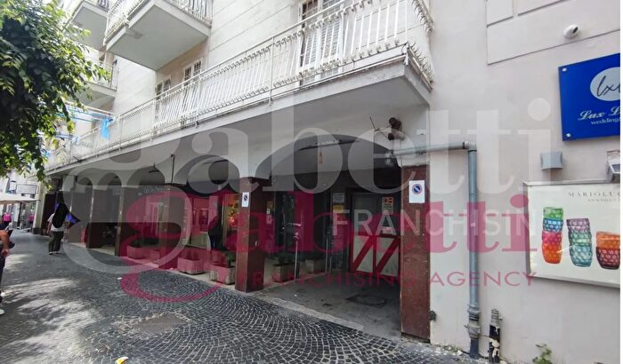 Appartamento trilocale in vendita in Corso Umberto, Torre Annunziata