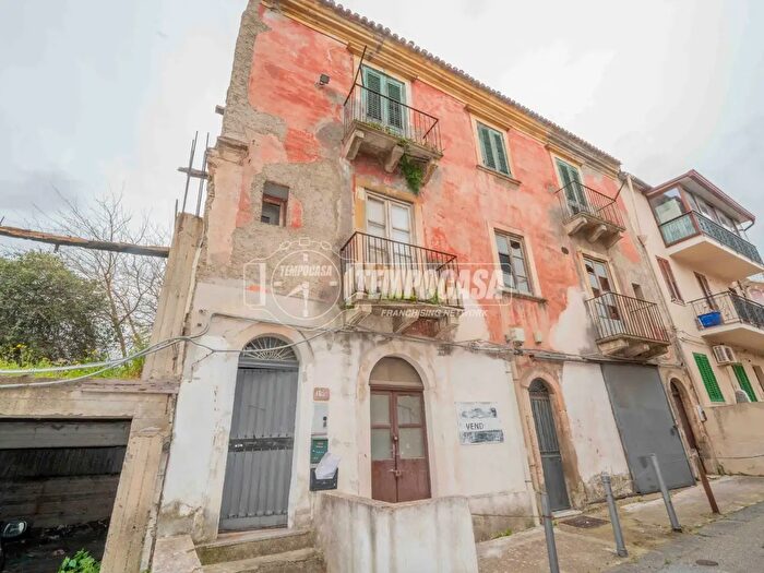 Casa con 10 locali in vendita in Via Emanuela Loi, Messina