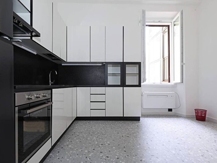 Appartamento trilocale in affitto in Via Modena, Repubblica, Roma