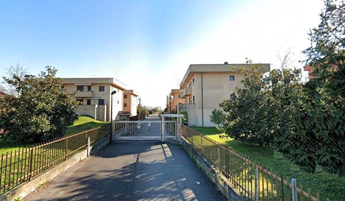 Appartamento trilocale in vendita in Via delle Betulle, Locate Di Triulzi